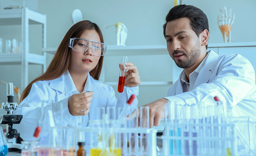 SCIblog 4th January 2021 - image of young scientists in a laboratory
